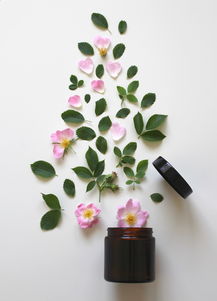 揭秘如何挑选适合自己的粉底液？从成分到效果，一文搞定！