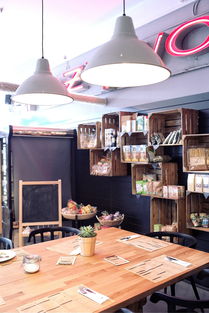 中山餐厅送餐机器人，智能新伙伴，餐饮业的未来之星