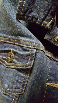 袖口带字母西服外套品牌解析