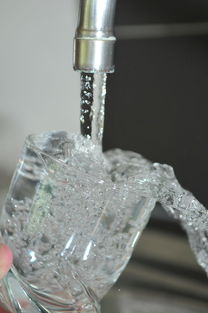 水龙头防溅水神器大揭秘！品牌推荐让你告别水花四溅