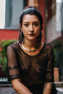 李嘉欣代言唇彩品牌，美丽与魅力的完美结合